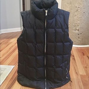 GAP Black Puffer Vest XS - Fitted and Warm
